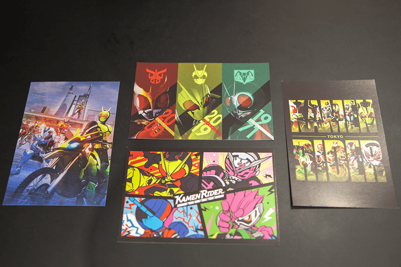 現在、「仮面ライダーストア」では、一会計につき3,000円(税込)以上お買い上げの方へ「ストアオリジナルカード」をプレゼント中