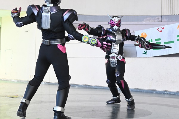 www.kamen-rider-official.com