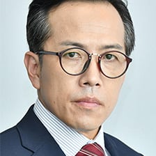 山下三造（やました・さんぞう） 佐伯新（さえき・あらた）