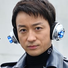 飛電其雄（ひでん・それお） 山本耕史（やまもと・こうじ）